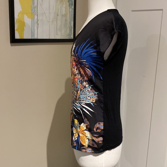 Flowery t-shirt - Picture 2 of 4